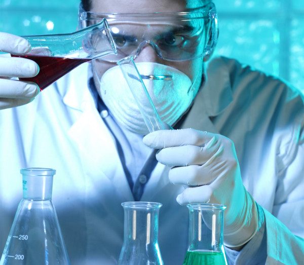 Scientist_in_lab